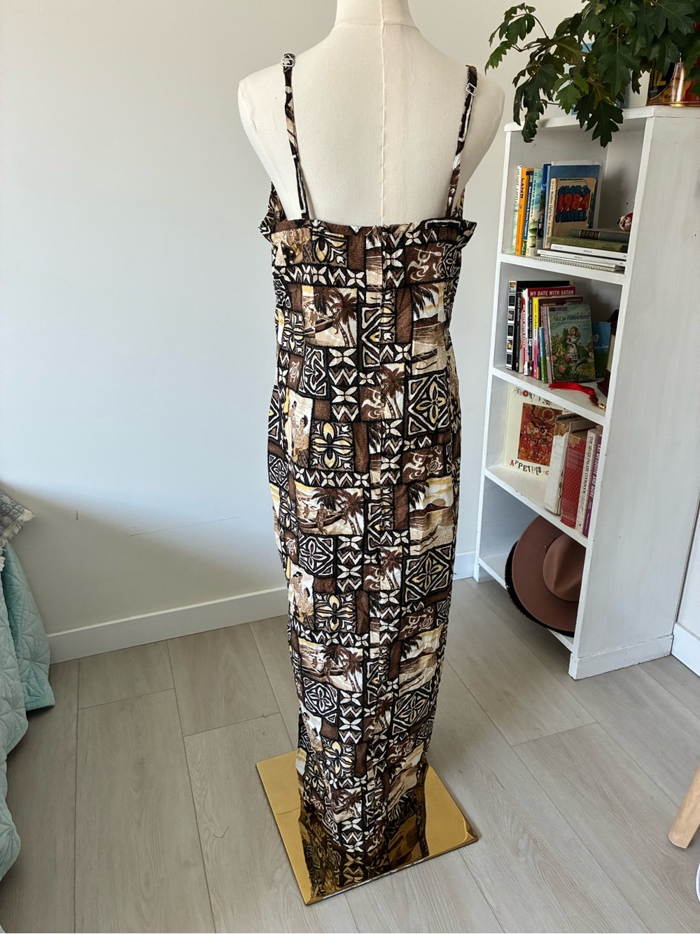 Vintage Hilo Hattie The Hawaiian Original Brown Print Strappy Maxi Dress - Picture 3 of 6